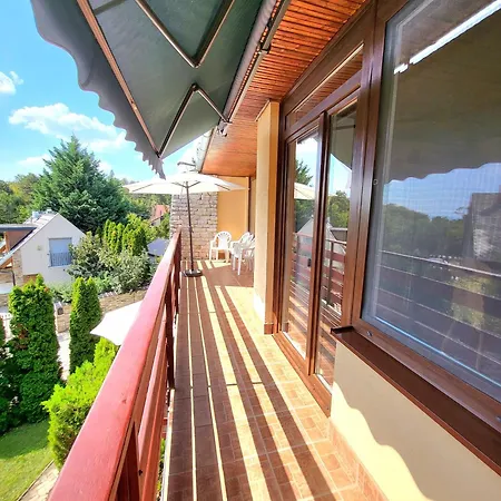 Fenyves * Balatonakarattya