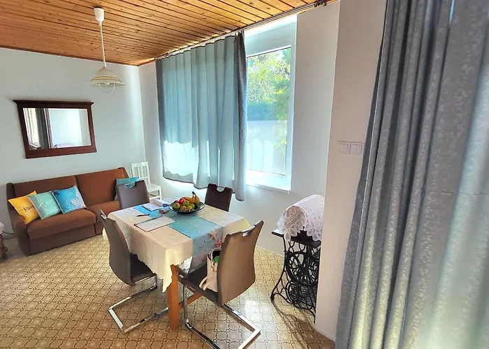 Fenyves * バラトンアカラッチャ